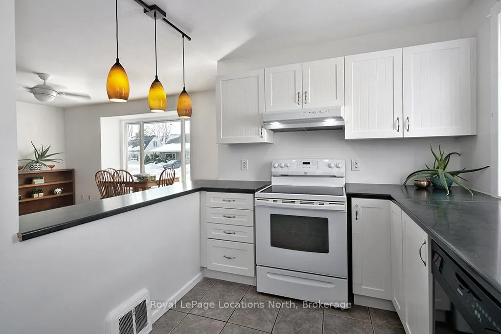 Photo 9 of 497 Maple Street, Collingwood — HOMEH