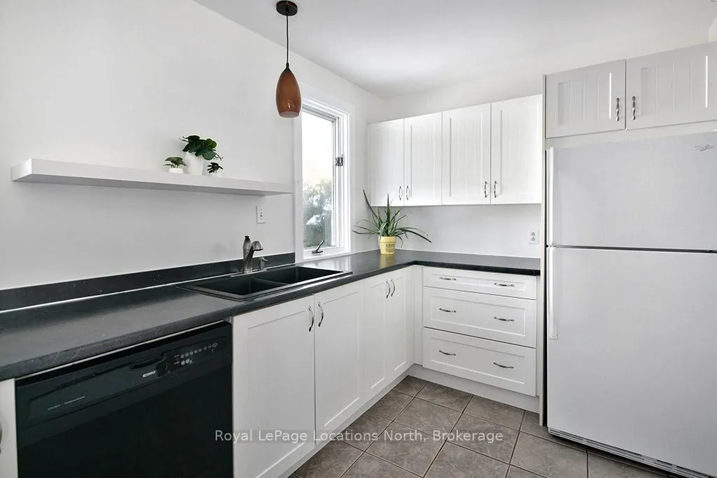 Photo 10 of 497 Maple Street, Collingwood — HOMEH
