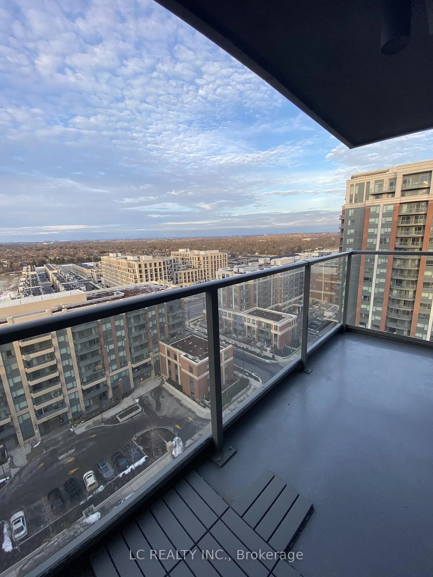 Photo 5 of Unit 1902, 18 Uptown Drive, Markham, Unionville — HOMEH