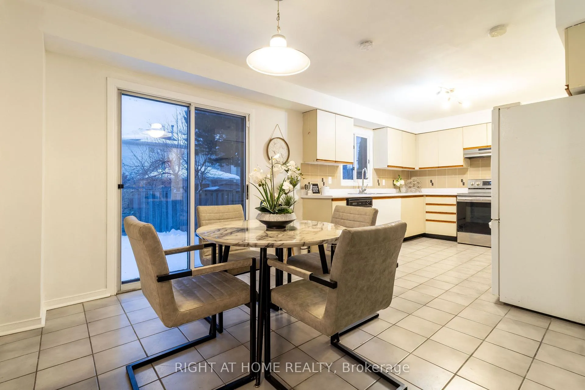 Photo 11 of 1686 Major Oaks Road, Pickering, Brock Ridge — HOMEH