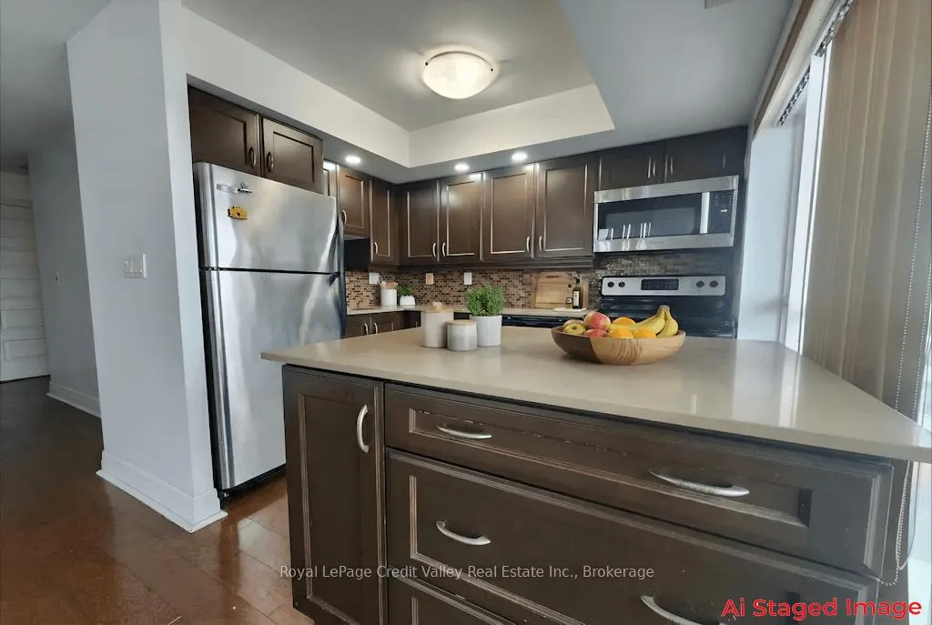 Photo 7 of Unit 904, 215 Queen Street E, Brampton, Queen Street Corridor — HOMEH