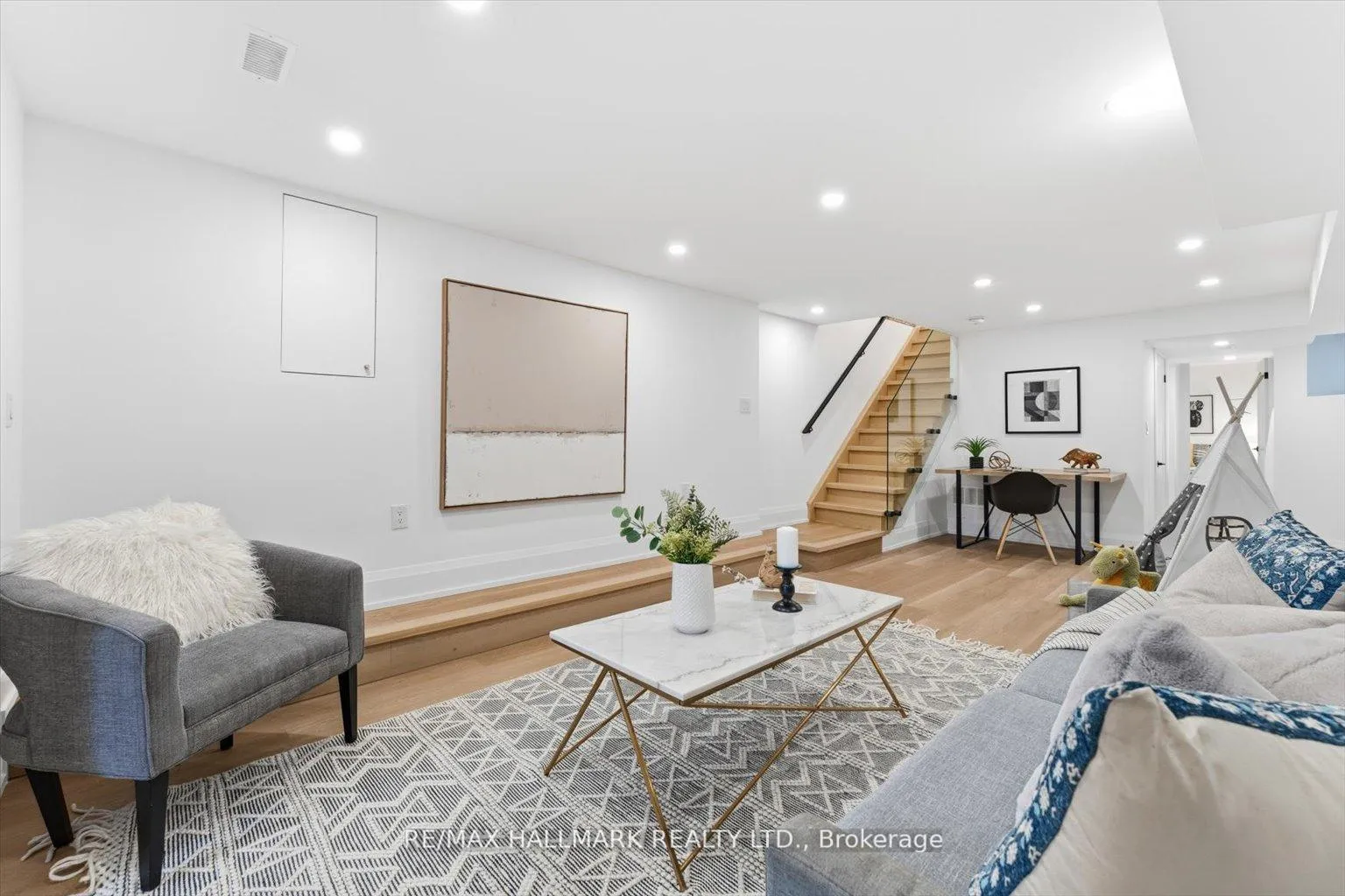 Photo 20 of 51 Withrow Avenue, Toronto, North Riverdale — HOMEH