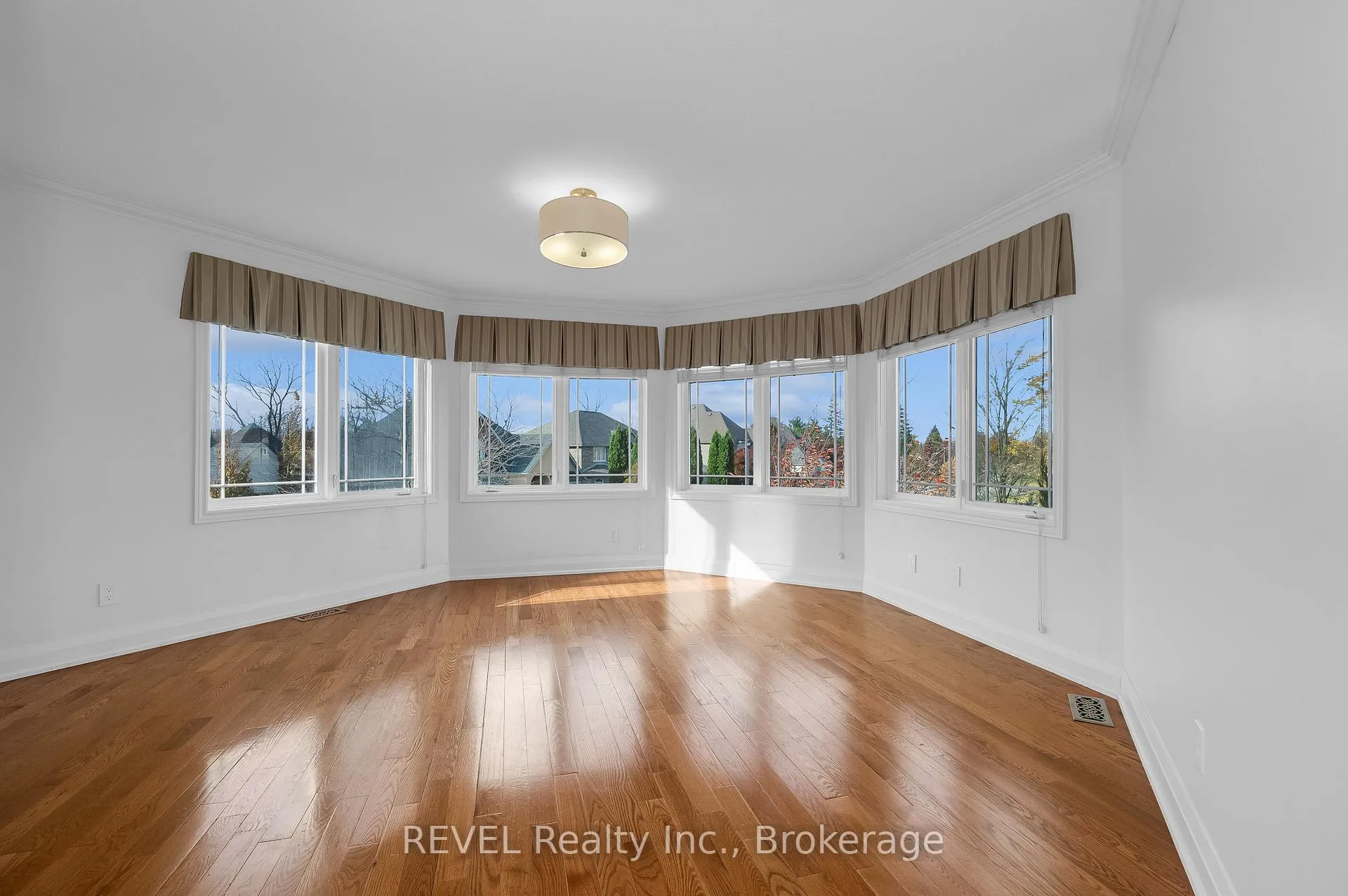 Photo 19 of 30 Maracay Way, St. Catharines, Grapeview — HOMEH