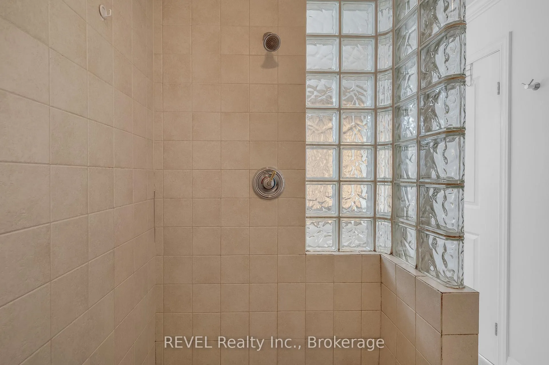 Photo 23 of 30 Maracay Way, St. Catharines, Grapeview — HOMEH