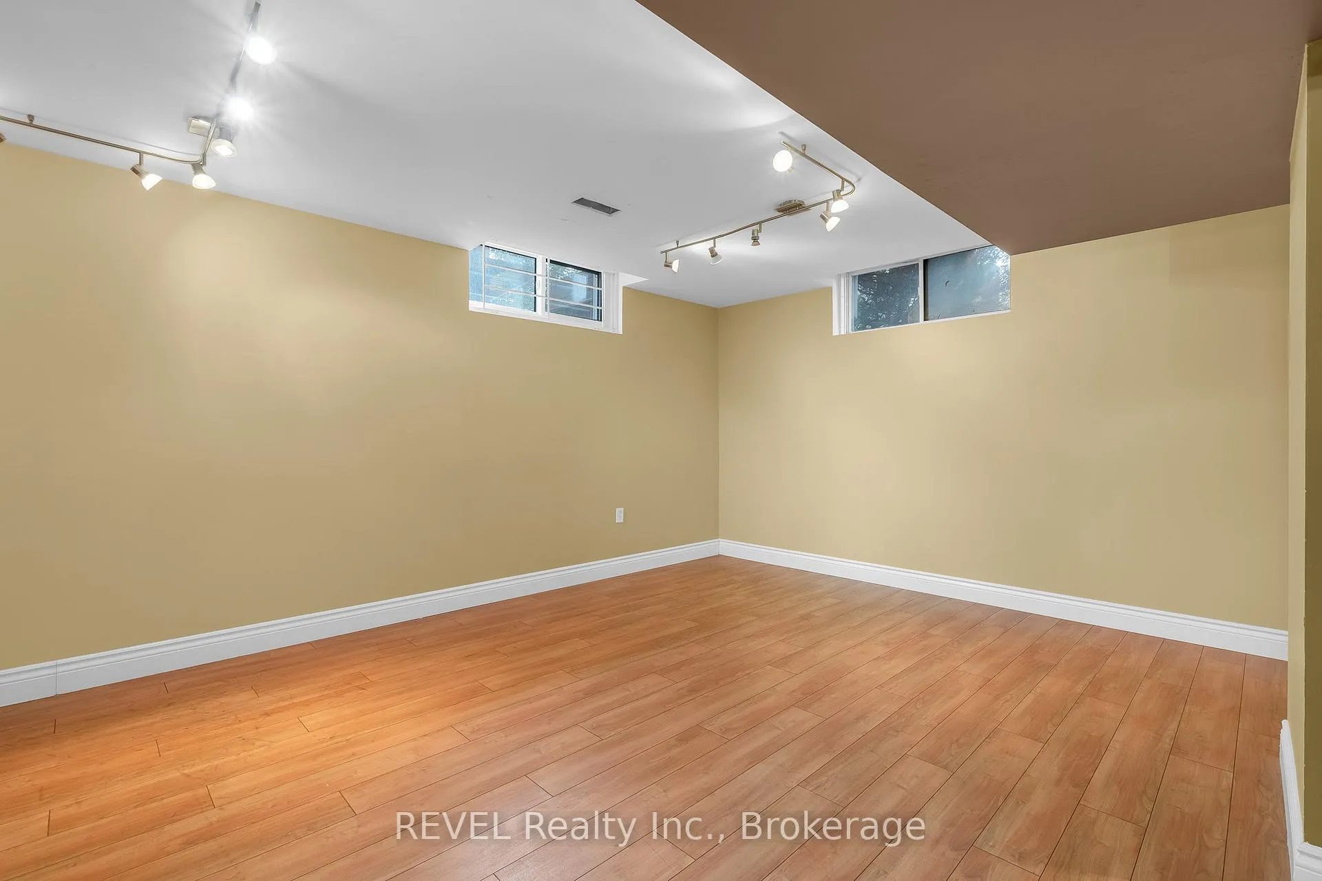 Photo 32 of 30 Maracay Way, St. Catharines, Grapeview — HOMEH