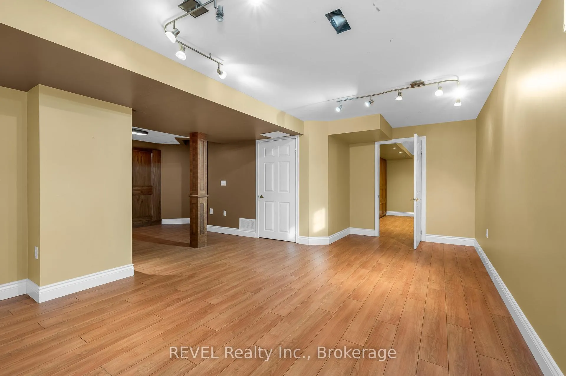 Photo 34 of 30 Maracay Way, St. Catharines, Grapeview — HOMEH