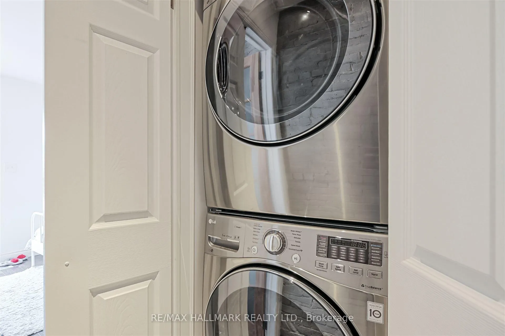 Photo 17 of 1926 Gerrard Street E, Toronto, Woodbine Corridor — HOMEH