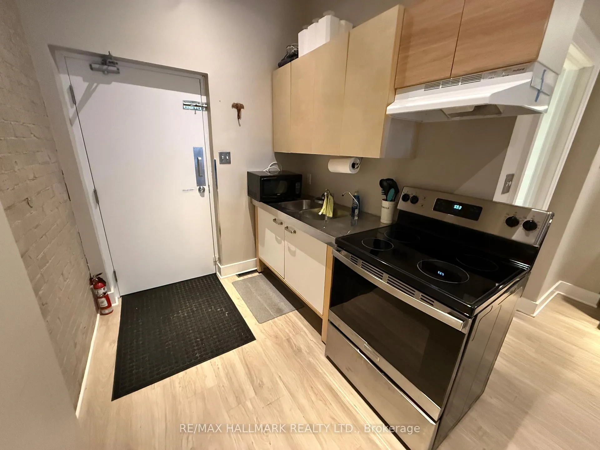 Photo 28 of 1926 Gerrard Street E, Toronto, Woodbine Corridor — HOMEH