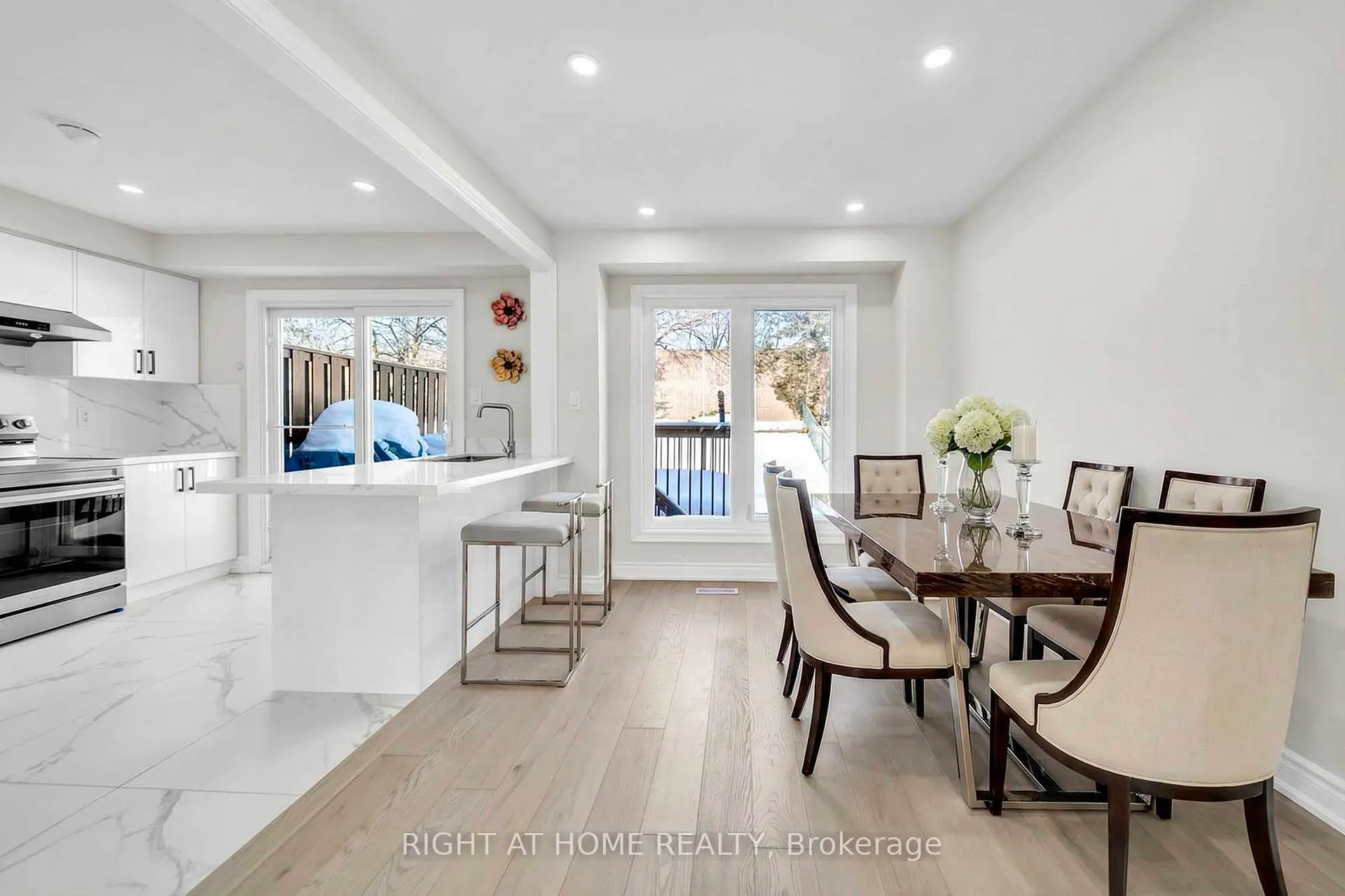 Photo 5 of 82 Swinton Crescent, Vaughan, Lakeview Estates — HOMEH