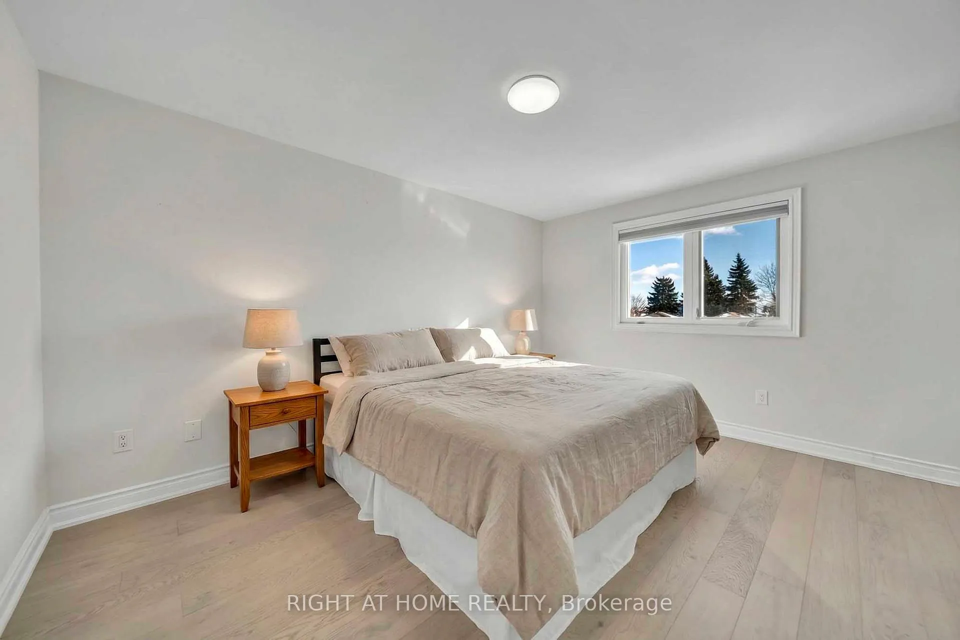Photo 10 of 82 Swinton Crescent, Vaughan, Lakeview Estates — HOMEH