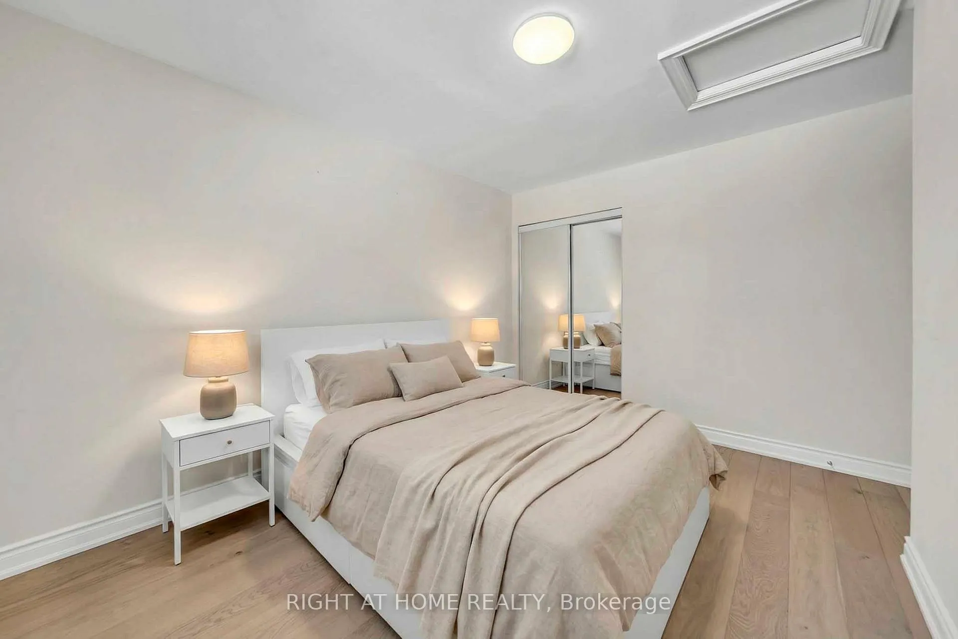 Photo 12 of 82 Swinton Crescent, Vaughan, Lakeview Estates — HOMEH