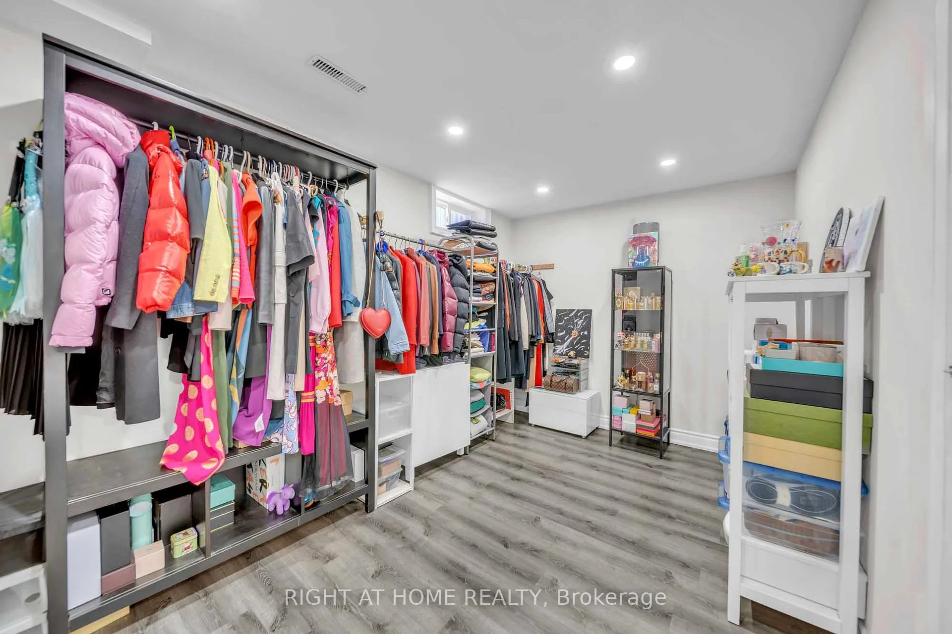 Photo 15 of 82 Swinton Crescent, Vaughan, Lakeview Estates — HOMEH