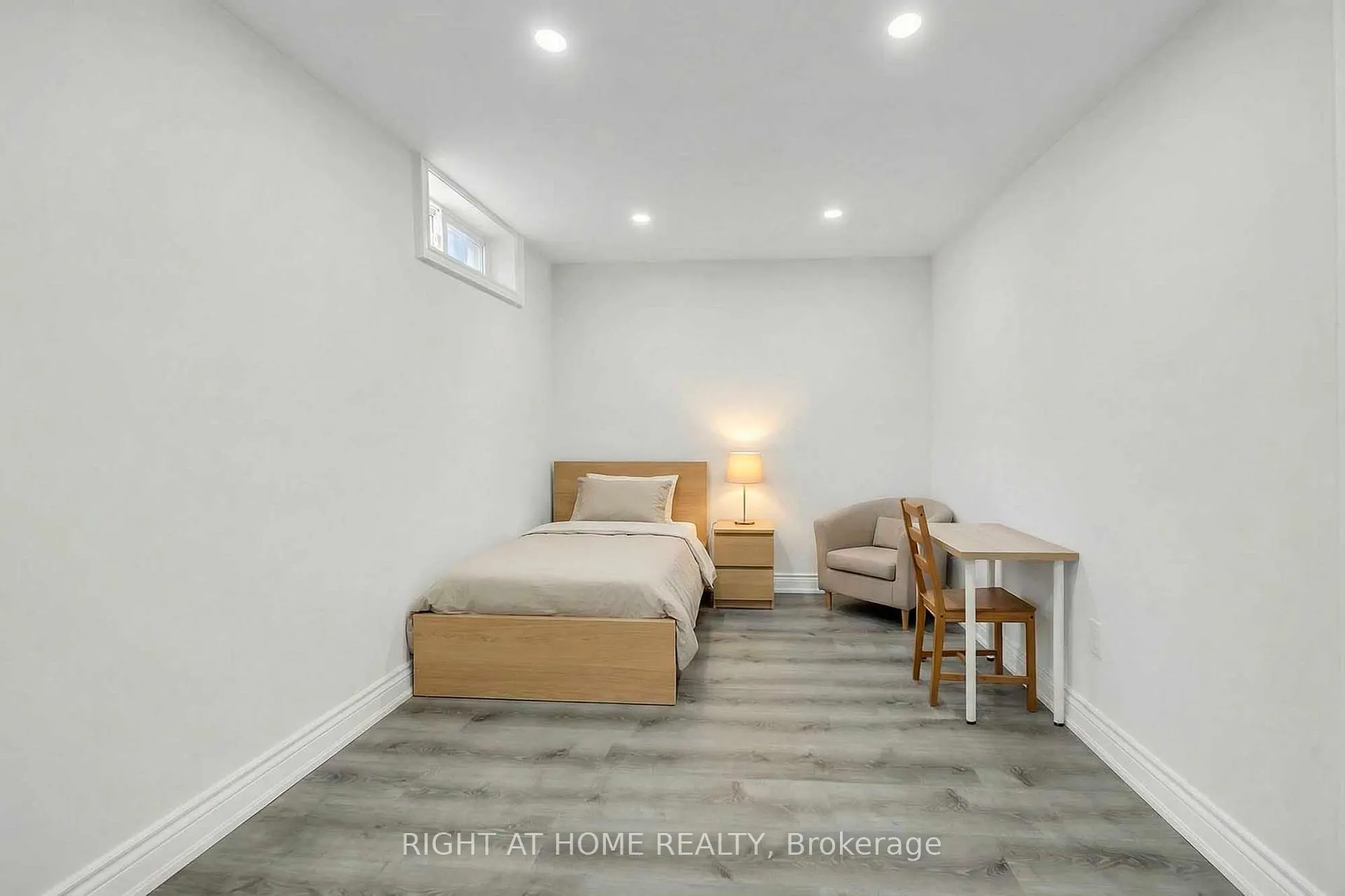 Photo 16 of 82 Swinton Crescent, Vaughan, Lakeview Estates — HOMEH