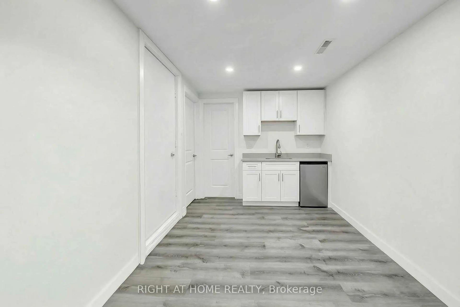 Photo 17 of 82 Swinton Crescent, Vaughan, Lakeview Estates — HOMEH