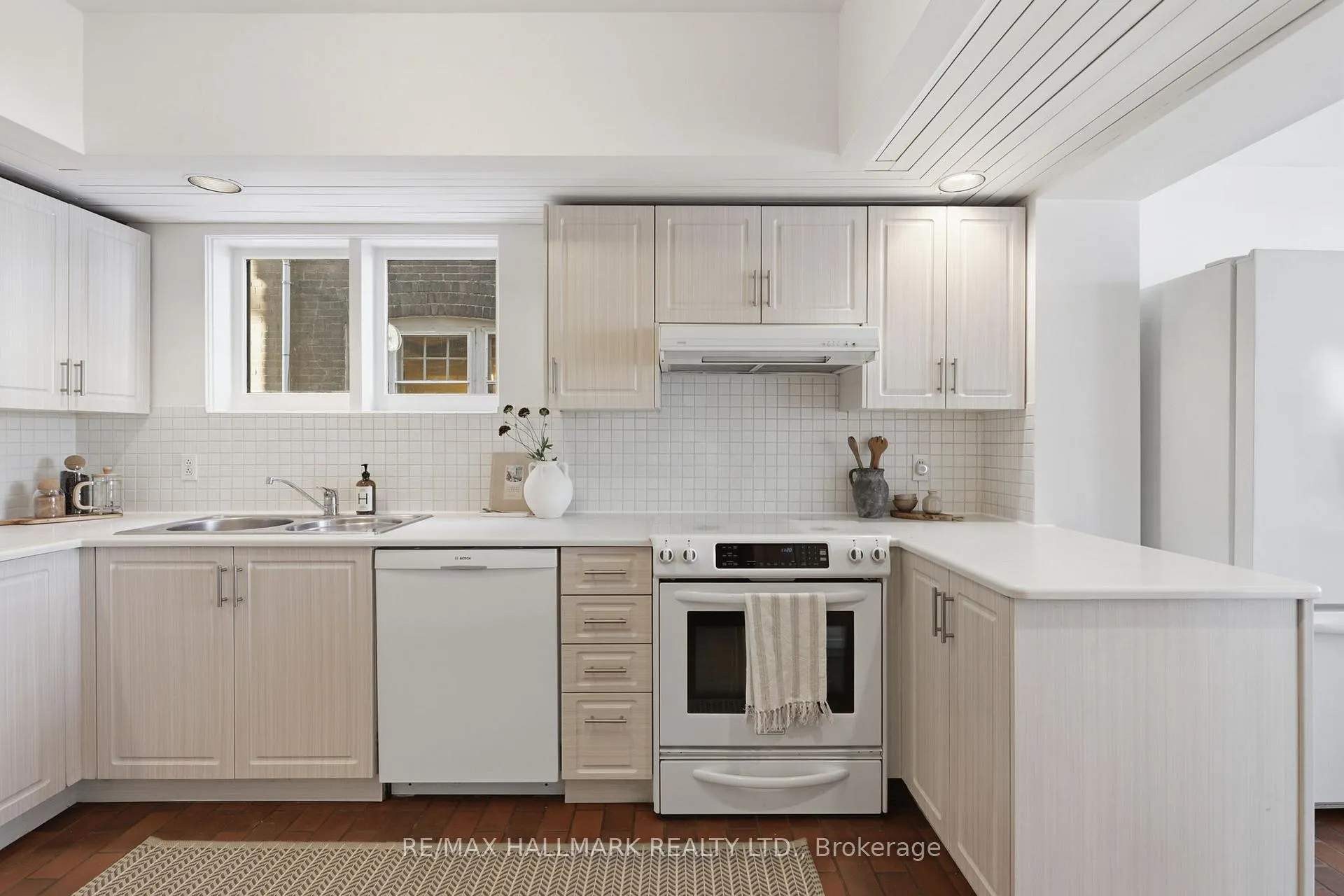 Photo 10 of 22 Chester Hill Road, Toronto, Playter Estates-Danforth — HOMEH
