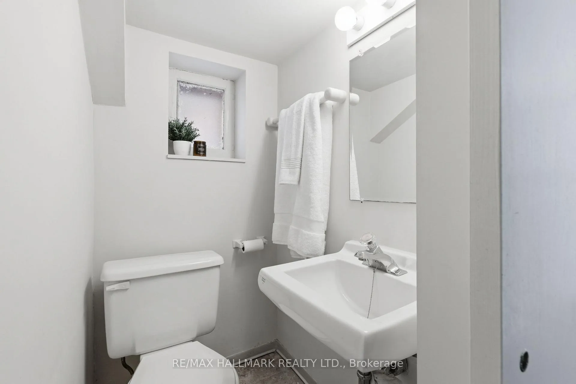 Photo 26 of 22 Chester Hill Road, Toronto, Playter Estates-Danforth — HOMEH