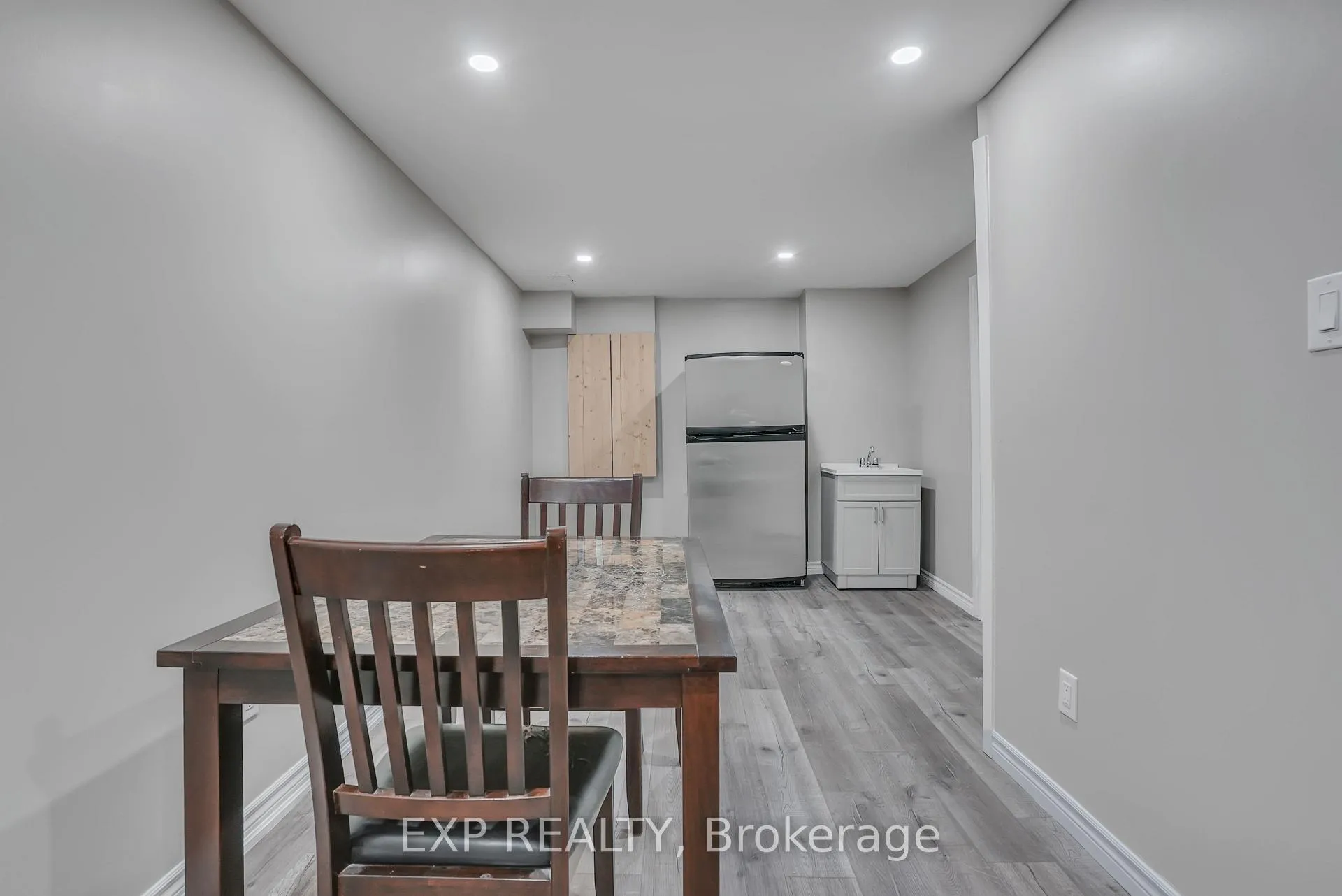 Photo 32 of 38 John W Taylor Avenue, New Tecumseth, Alliston — HOMEH