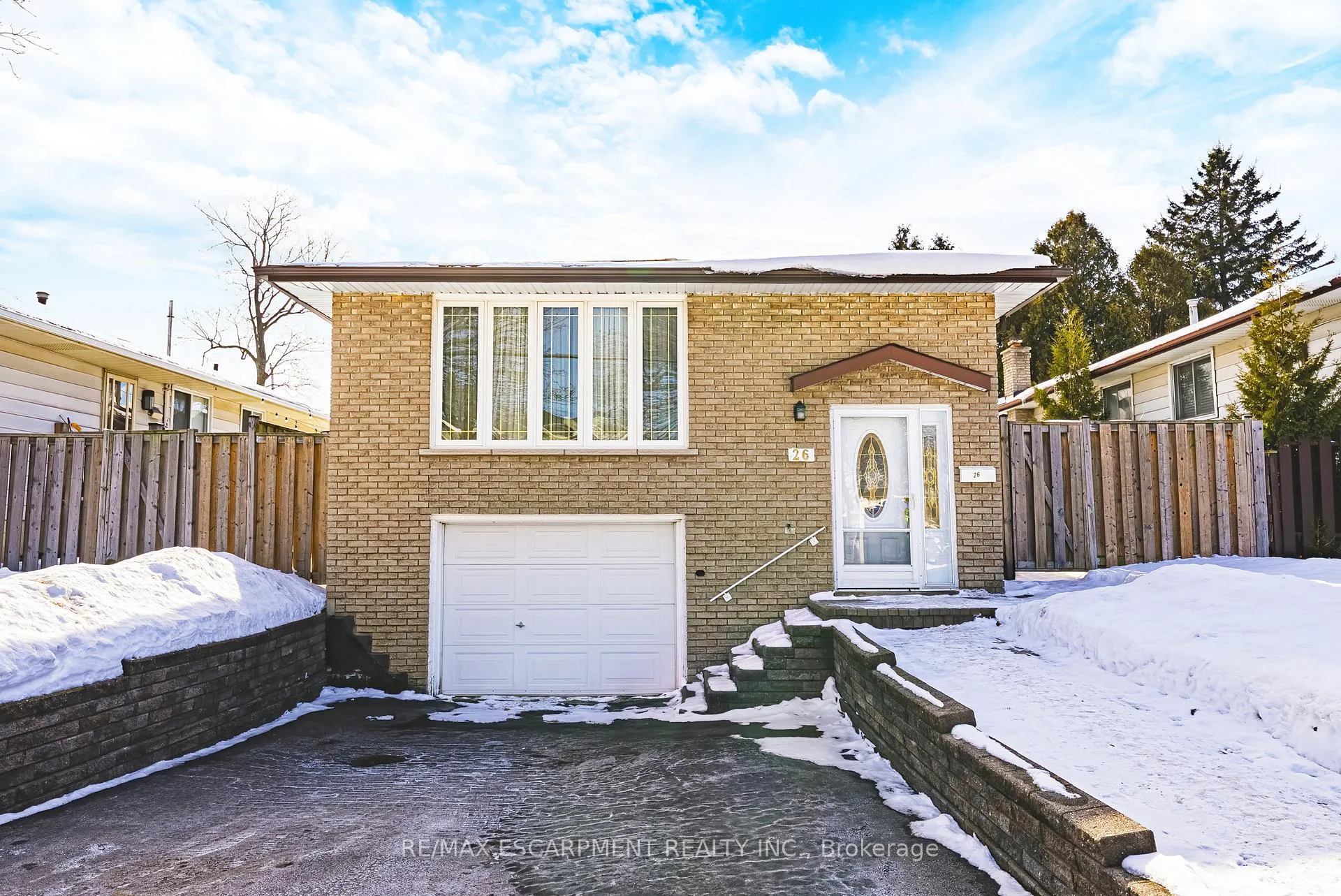 Photo 1 of 26 Quaker Crescent, Hamilton, Quinndale — HOMEH