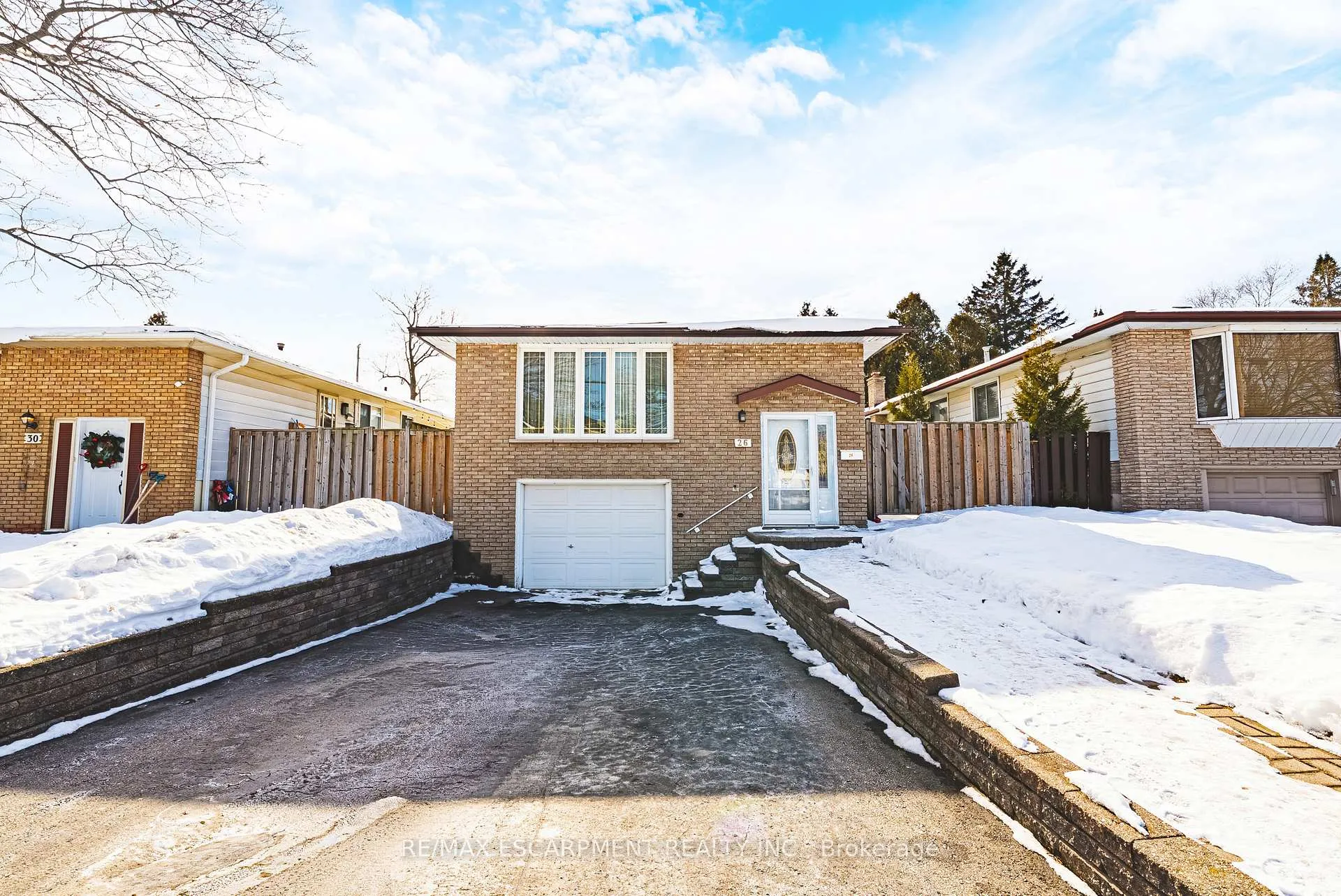 Photo 2 of 26 Quaker Crescent, Hamilton, Quinndale — HOMEH
