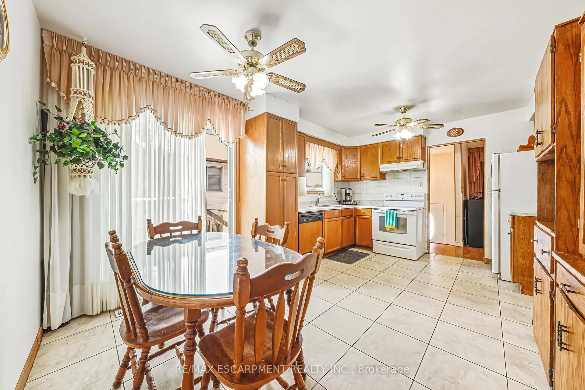 Photo 10 of 26 Quaker Crescent, Hamilton, Quinndale — HOMEH