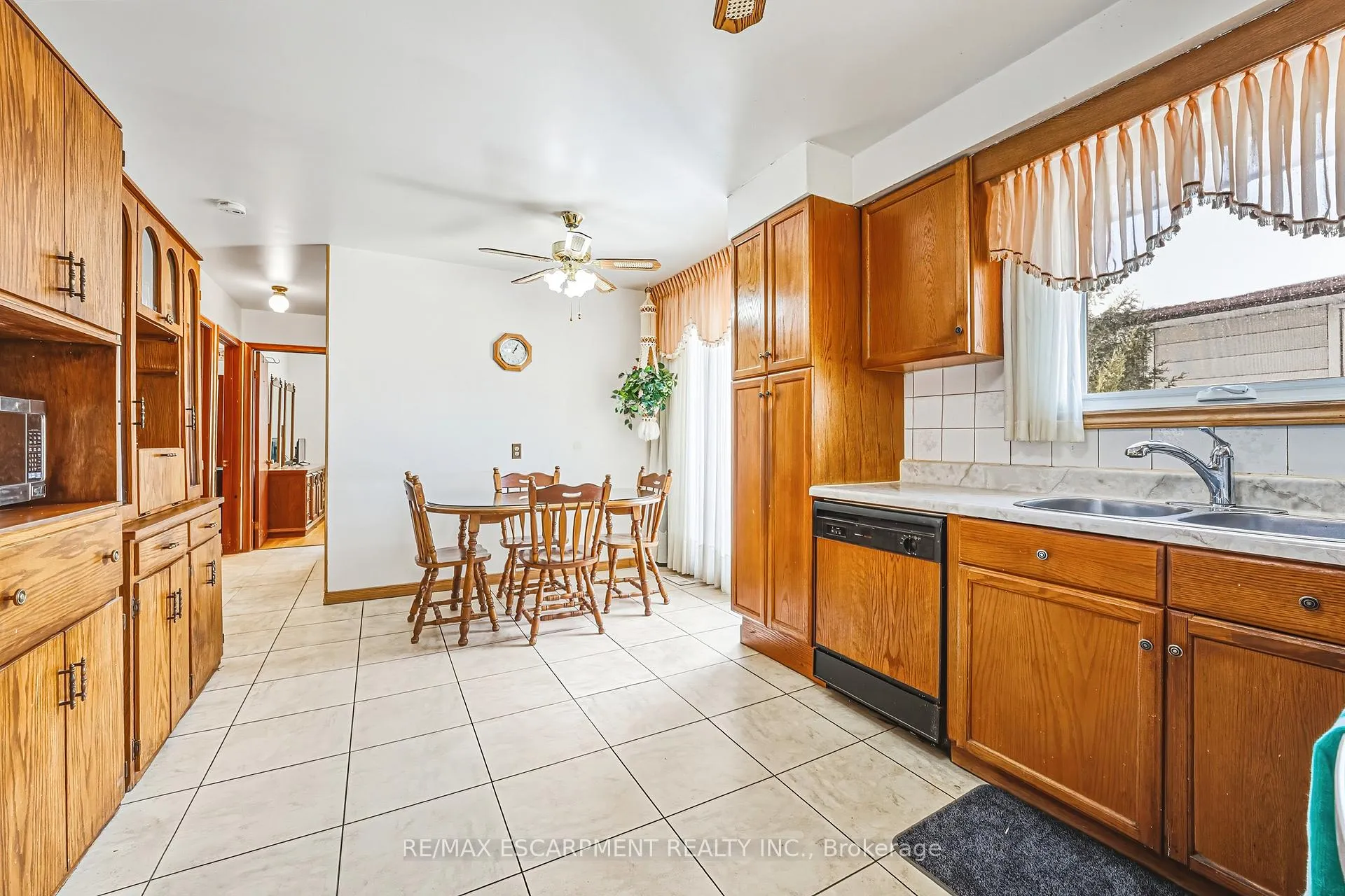 Photo 11 of 26 Quaker Crescent, Hamilton, Quinndale — HOMEH