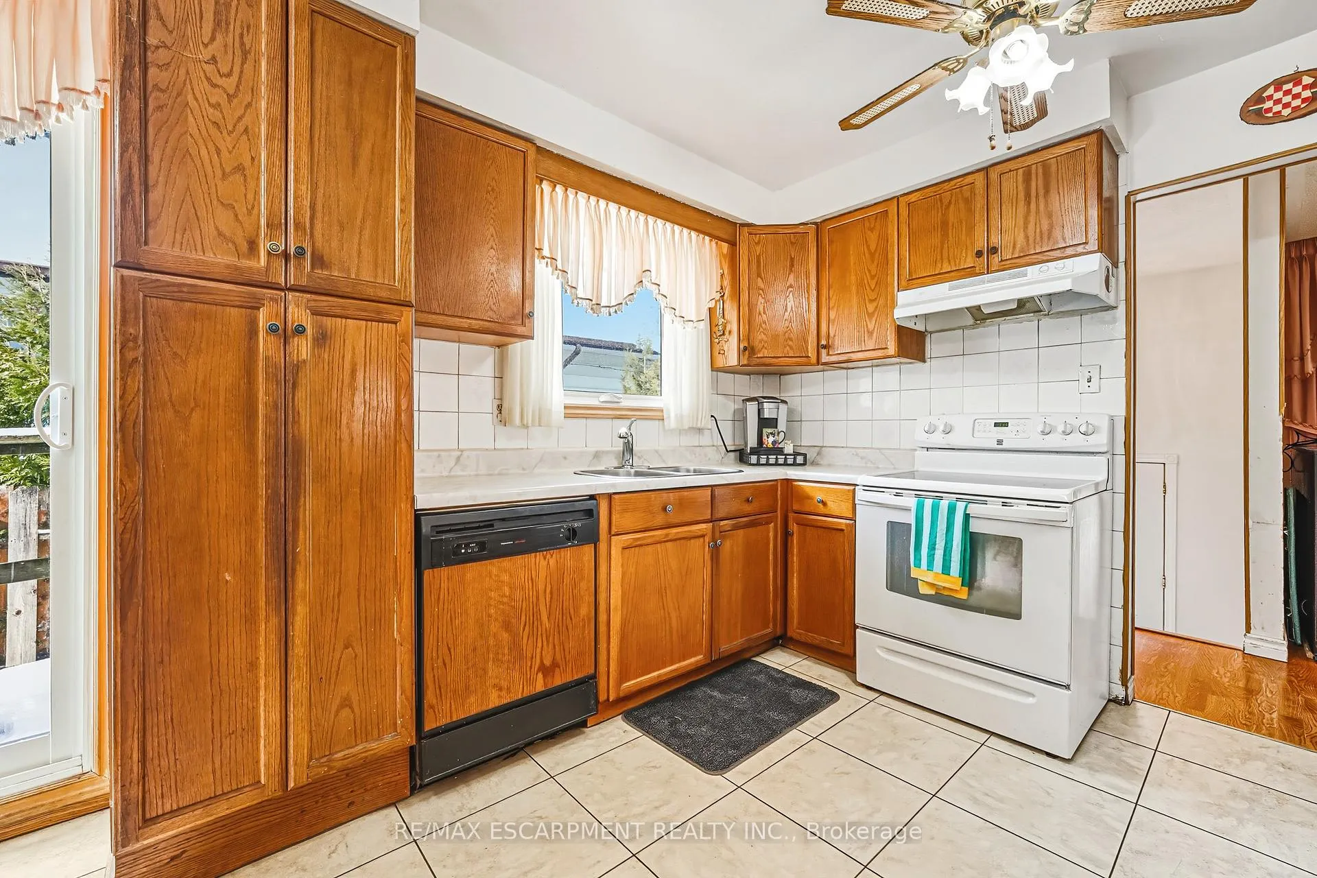 Photo 12 of 26 Quaker Crescent, Hamilton, Quinndale — HOMEH
