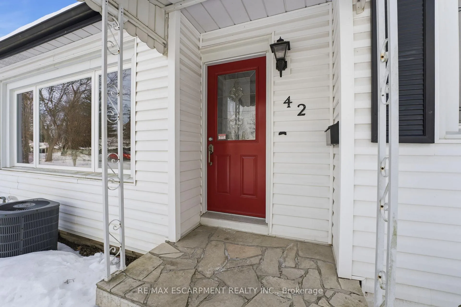 Photo 3 of 42 Gilbert Avenue, Hamilton, Ancaster — HOMEH