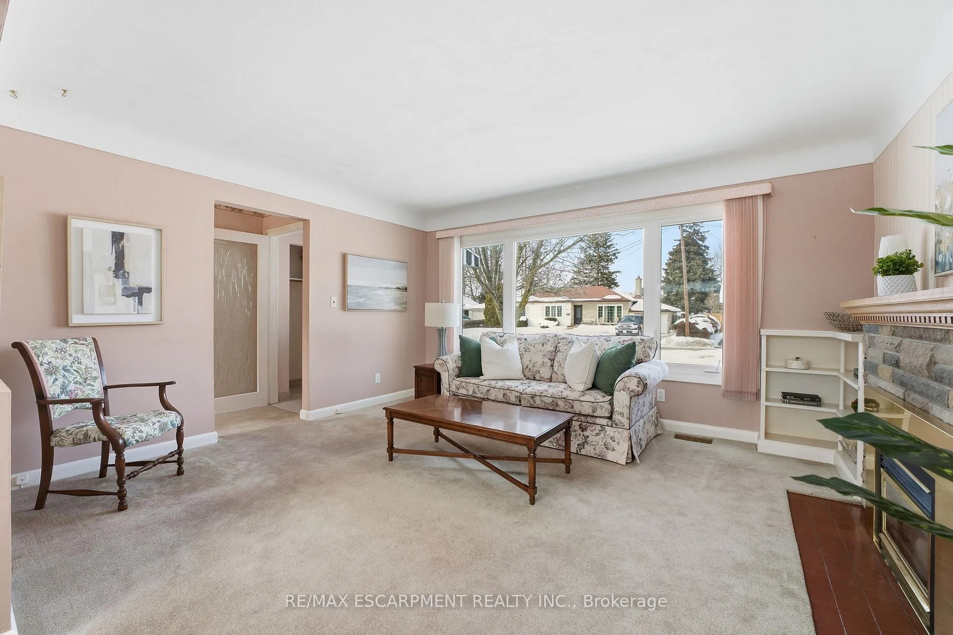 Photo 6 of 42 Gilbert Avenue, Hamilton, Ancaster — HOMEH