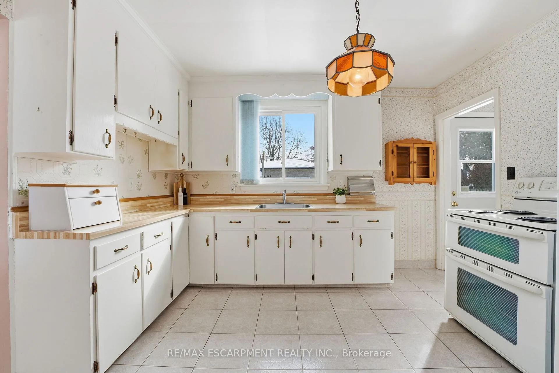 Photo 10 of 42 Gilbert Avenue, Hamilton, Ancaster — HOMEH