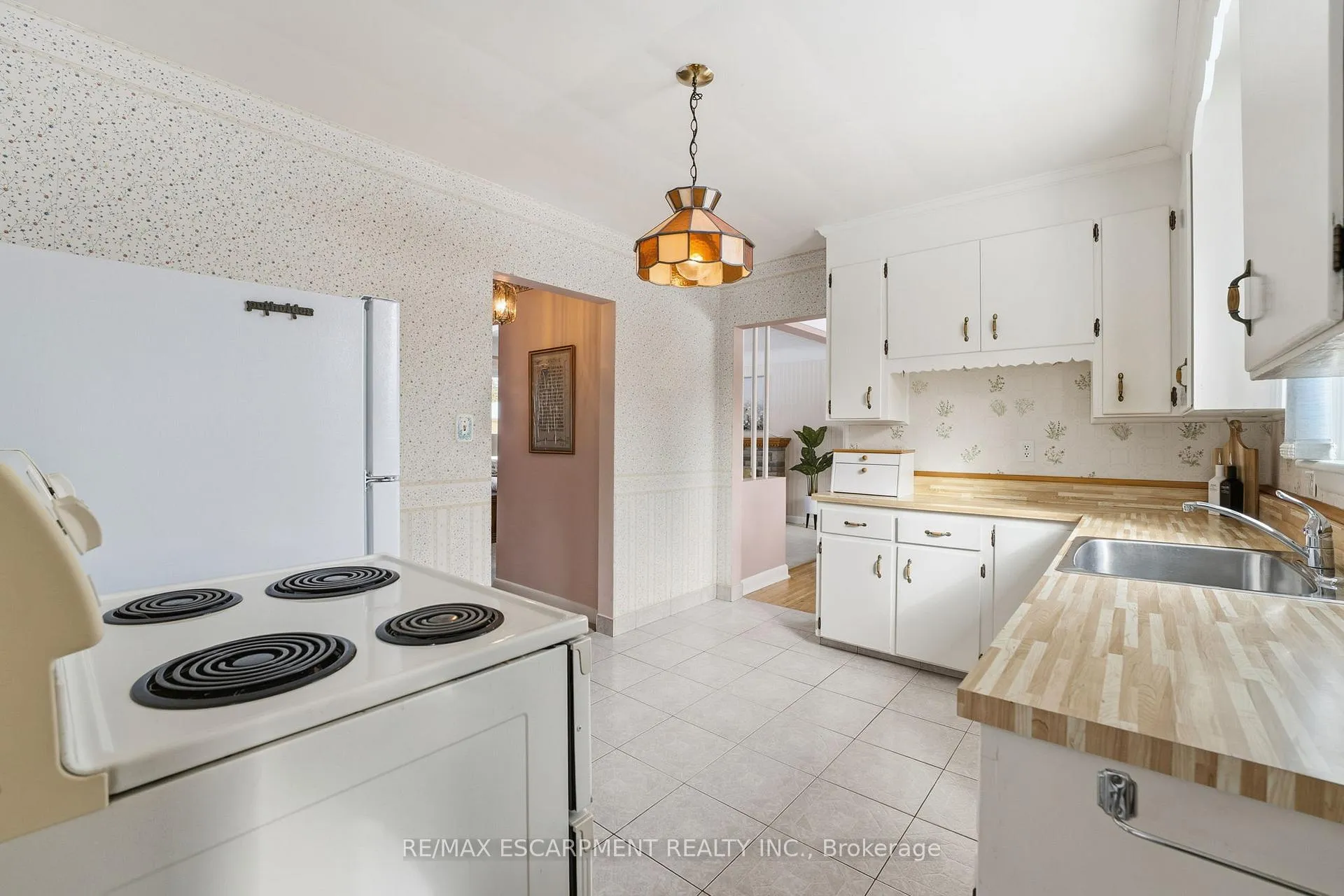 Photo 13 of 42 Gilbert Avenue, Hamilton, Ancaster — HOMEH
