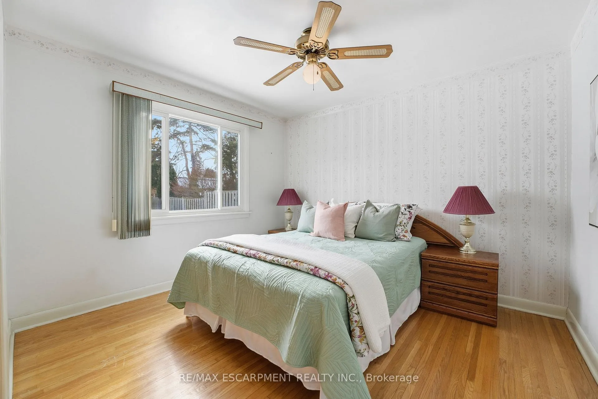Photo 14 of 42 Gilbert Avenue, Hamilton, Ancaster — HOMEH