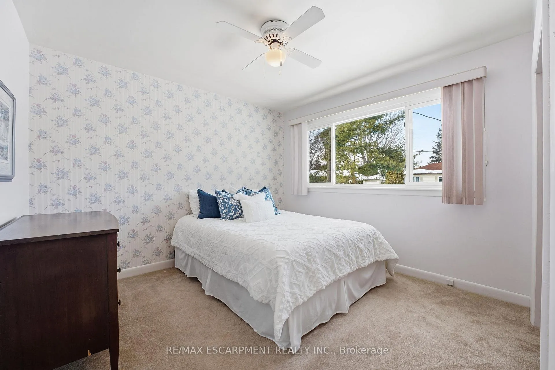 Photo 15 of 42 Gilbert Avenue, Hamilton, Ancaster — HOMEH