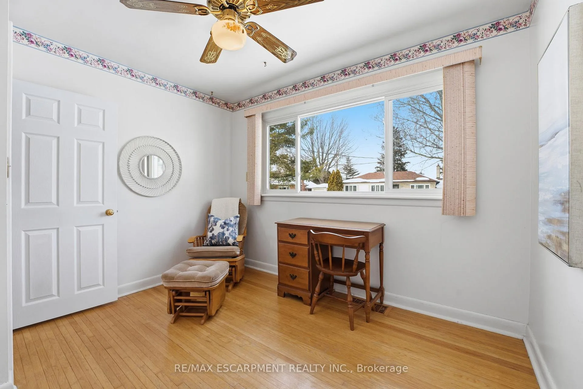 Photo 16 of 42 Gilbert Avenue, Hamilton, Ancaster — HOMEH