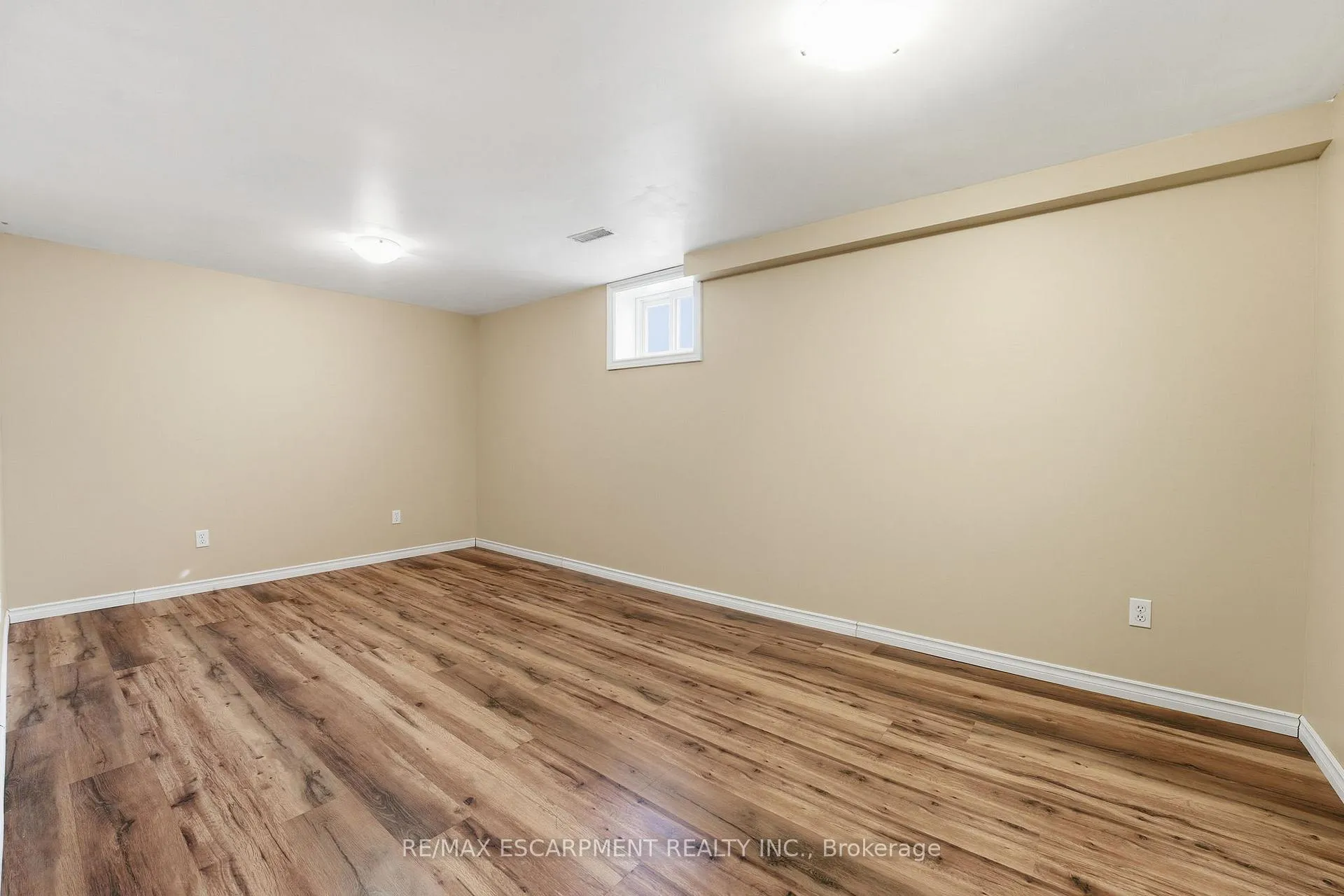 Photo 20 of 42 Gilbert Avenue, Hamilton, Ancaster — HOMEH