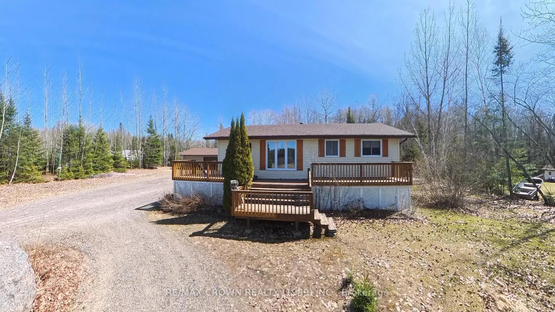 Front of 762 Ouellette Road