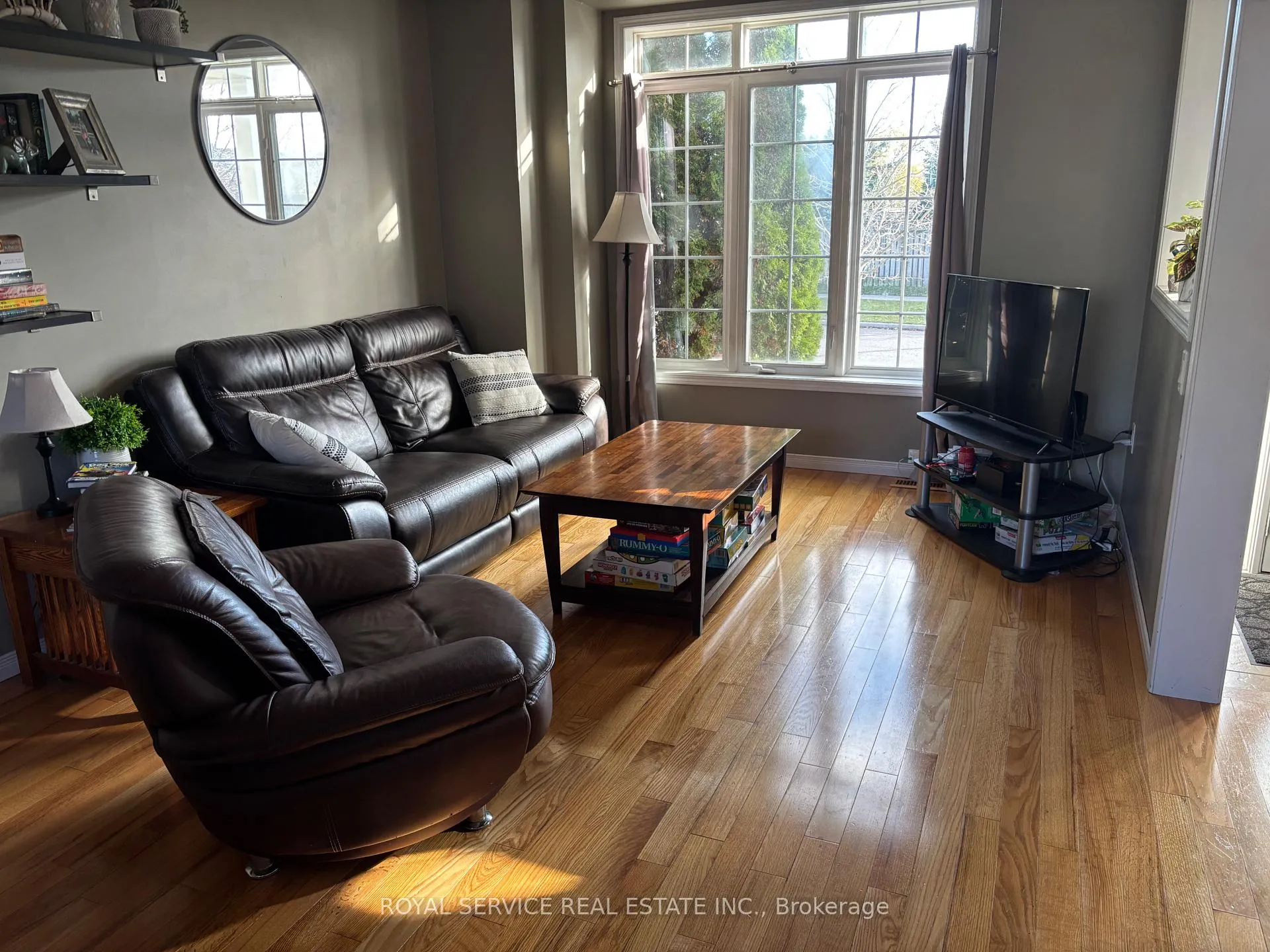 Photo 2 of 754 Carlisle Street, Cobourg — HOMEH