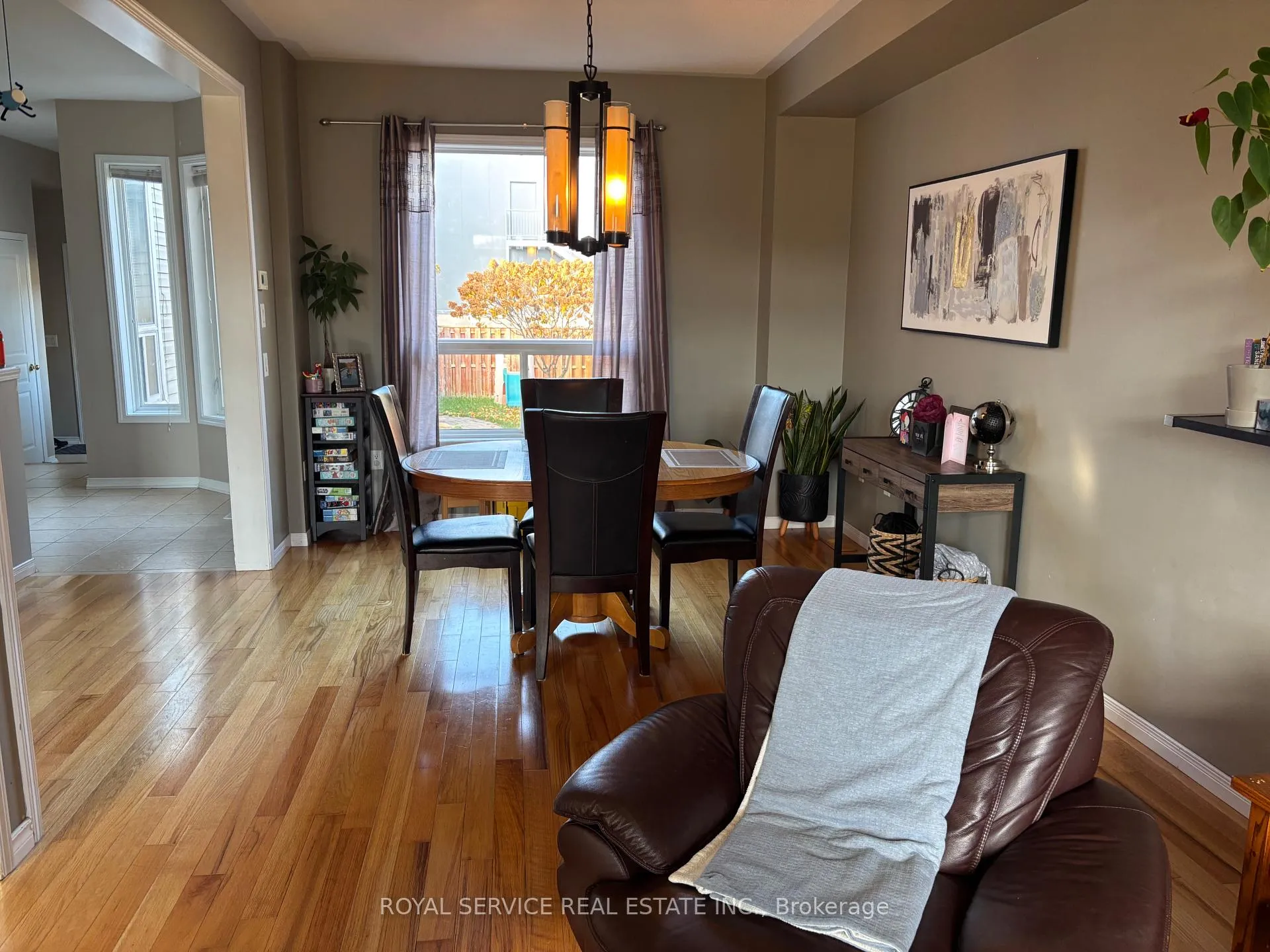 Photo 3 of 754 Carlisle Street, Cobourg — HOMEH