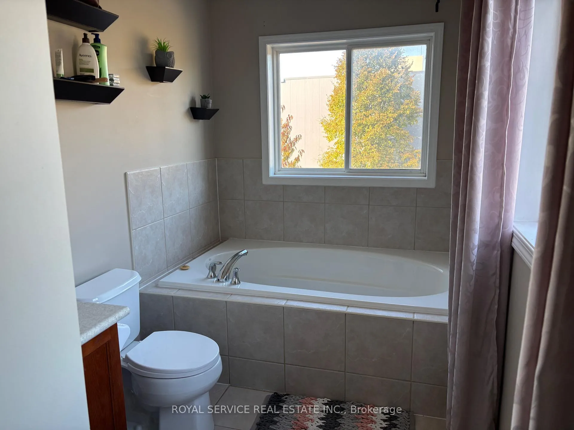 Photo 12 of 754 Carlisle Street, Cobourg — HOMEH