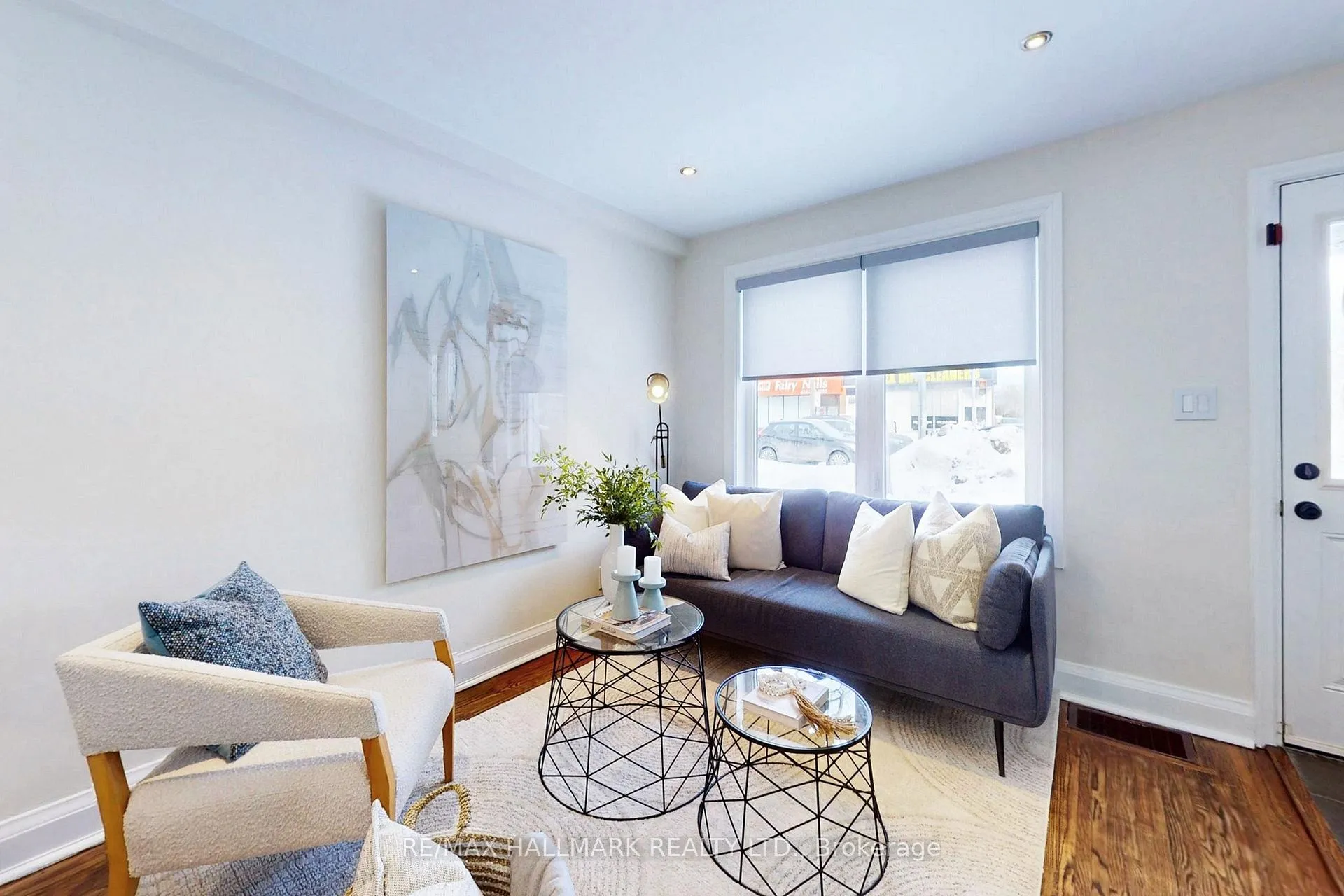 Photo 3 of 3320 Bathurst Street, Toronto, Englemount-Lawrence — HOMEH