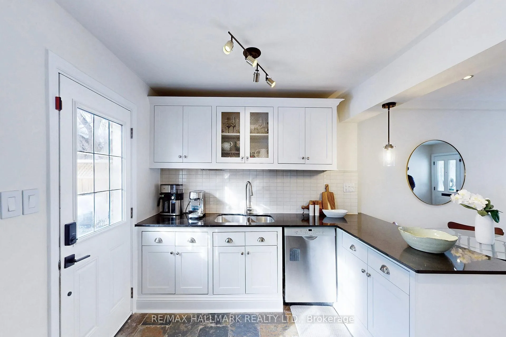 Photo 6 of 3320 Bathurst Street, Toronto, Englemount-Lawrence — HOMEH
