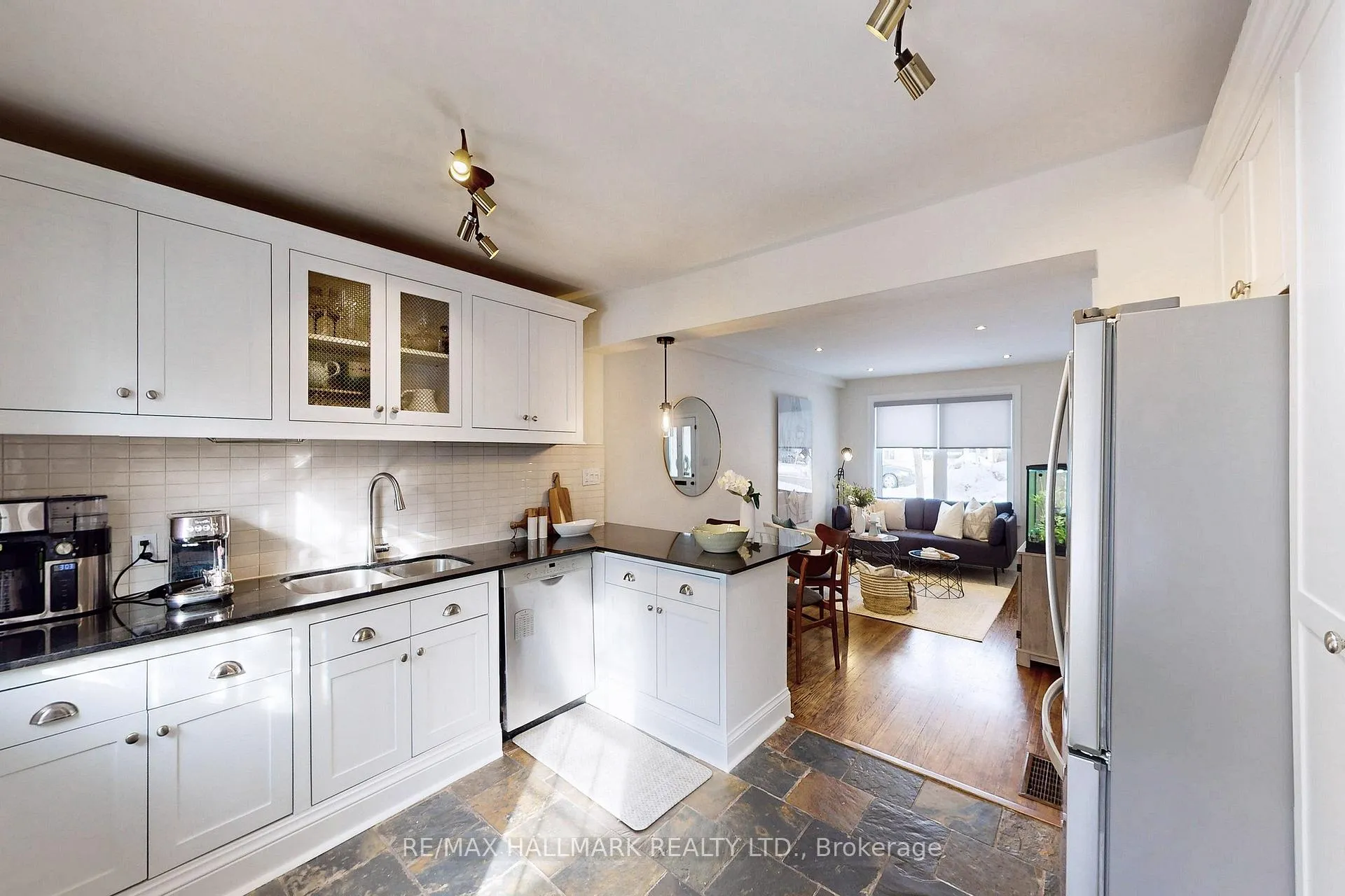 Photo 7 of 3320 Bathurst Street, Toronto, Englemount-Lawrence — HOMEH