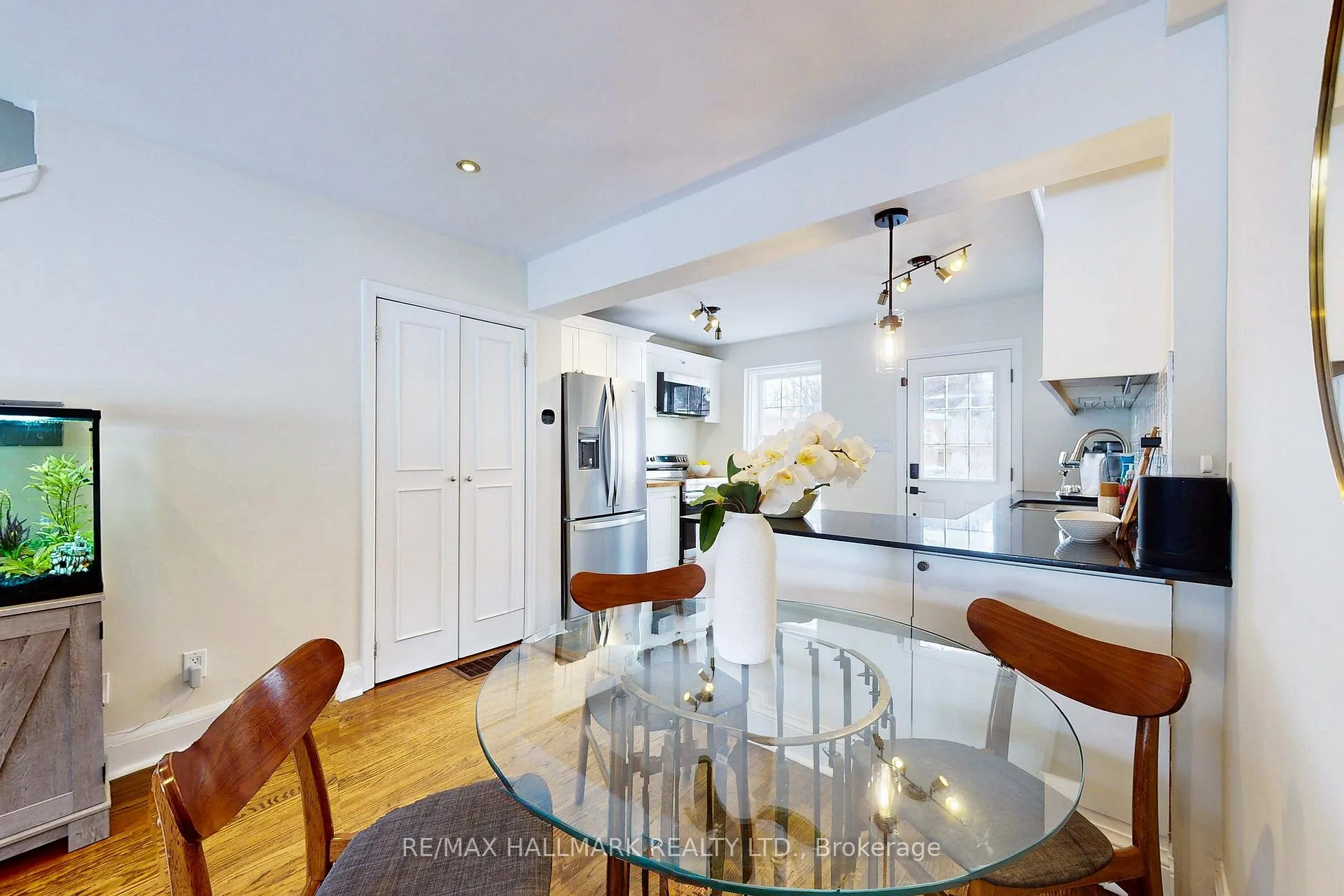 Photo 8 of 3320 Bathurst Street, Toronto, Englemount-Lawrence — HOMEH