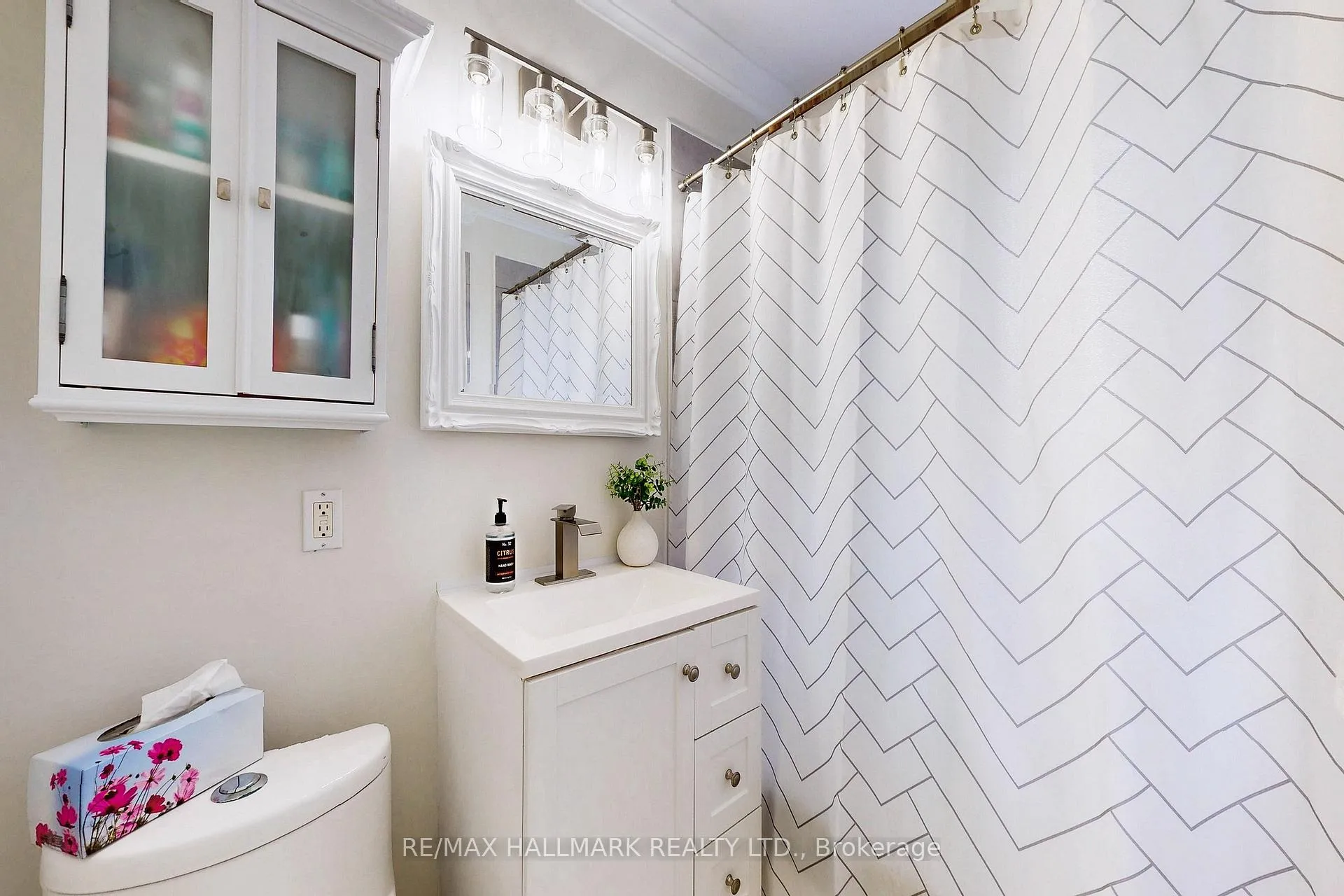Photo 15 of 3320 Bathurst Street, Toronto, Englemount-Lawrence — HOMEH