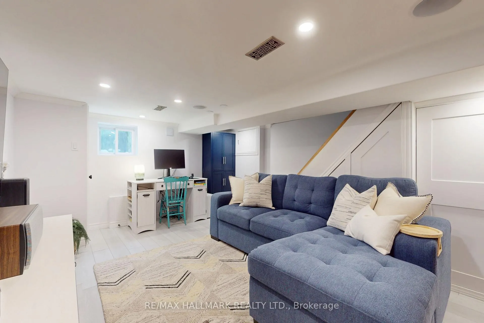 Photo 16 of 3320 Bathurst Street, Toronto, Englemount-Lawrence — HOMEH