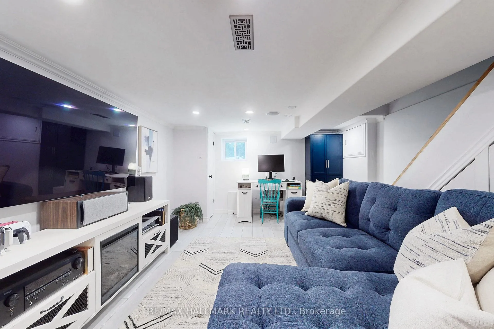 Photo 17 of 3320 Bathurst Street, Toronto, Englemount-Lawrence — HOMEH