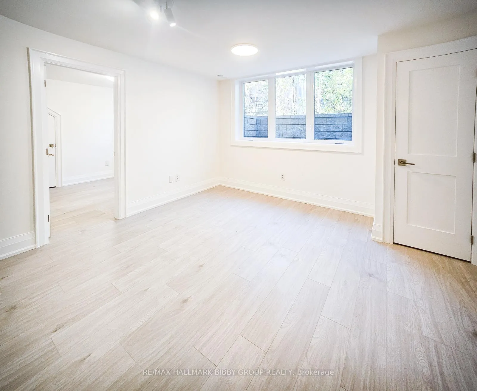 Photo 4 of Unit Basement, 63 Fairholme Avenue, Toronto, Englemount-Lawrence — HOMEH