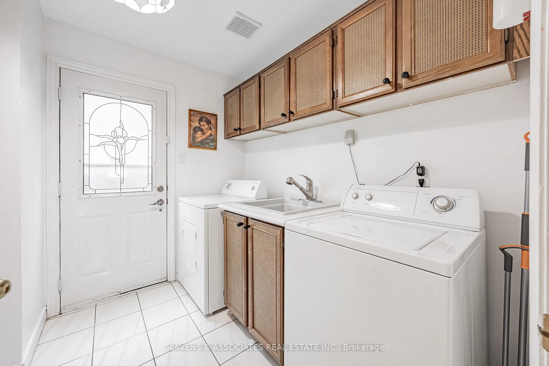 Photo 12 of 1357 Rougemount Drive, Pickering, Rougemount — HOMEH