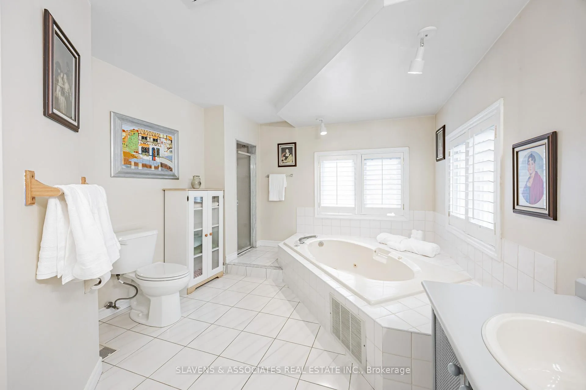 Photo 14 of 1357 Rougemount Drive, Pickering, Rougemount — HOMEH