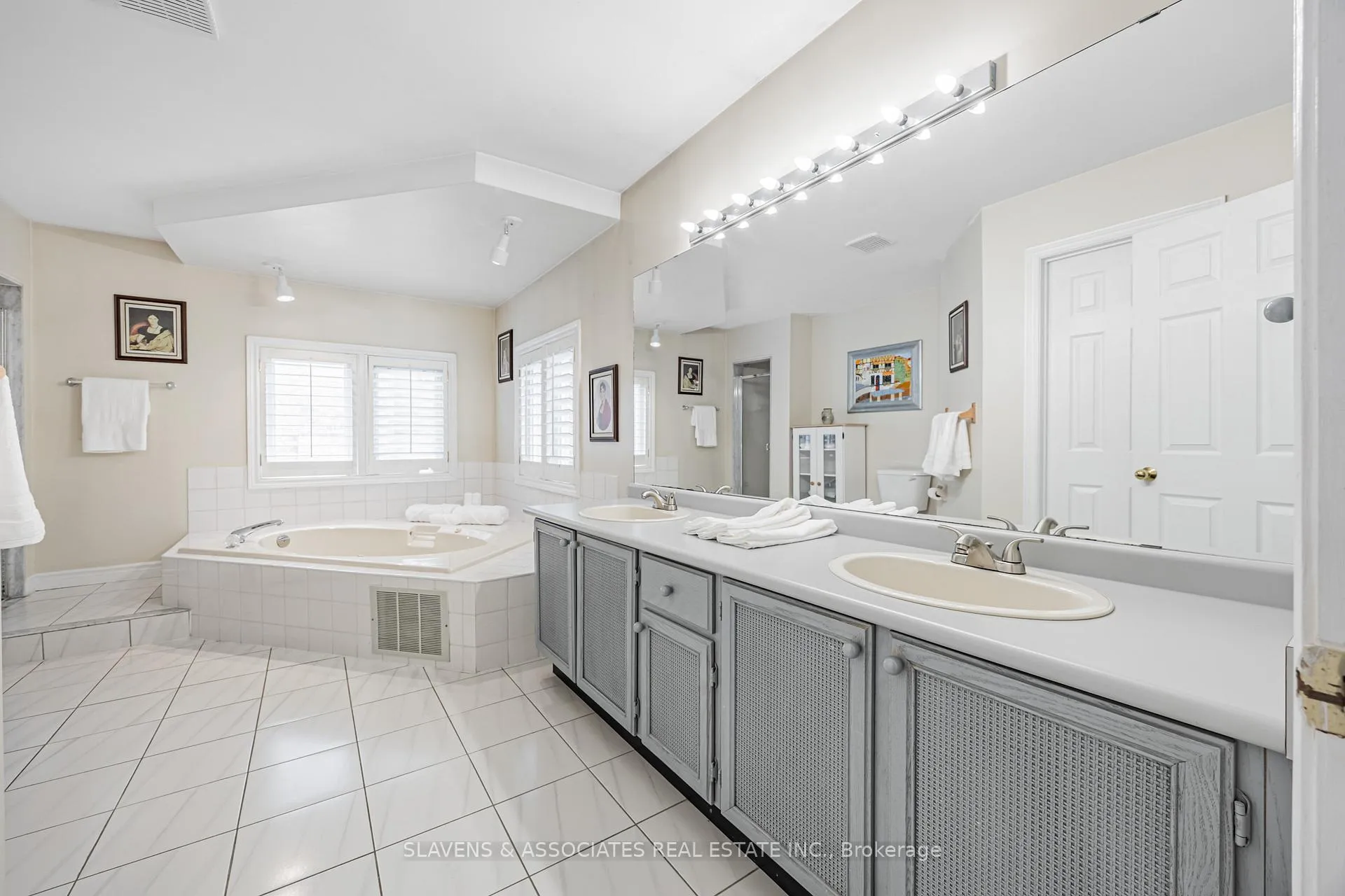 Photo 15 of 1357 Rougemount Drive, Pickering, Rougemount — HOMEH