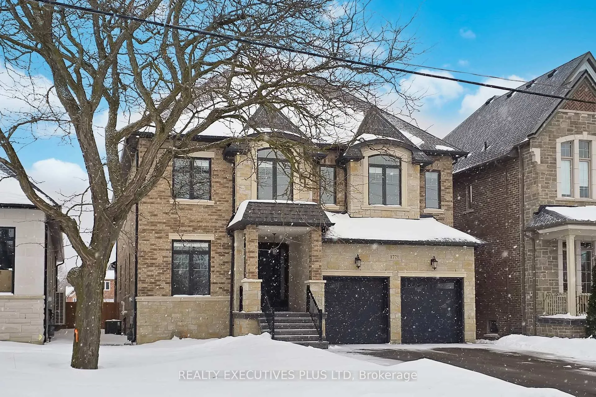 Front of 1771 Woodview Avenue
